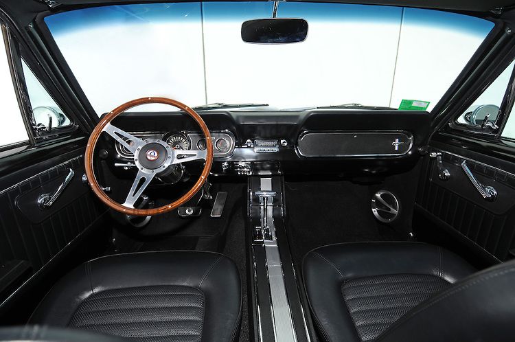 Interior Ford Mustang Interior del Ford Mustang 1965.Autos Clásicos